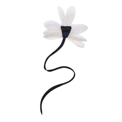 گل سینه زنانه 5 پر سفید laf 24121